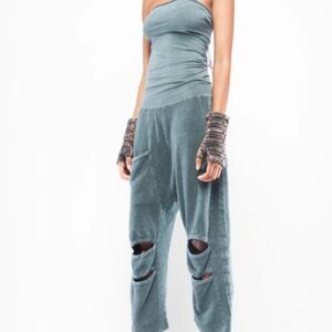 Demobaza Cut Out Deep Hermit